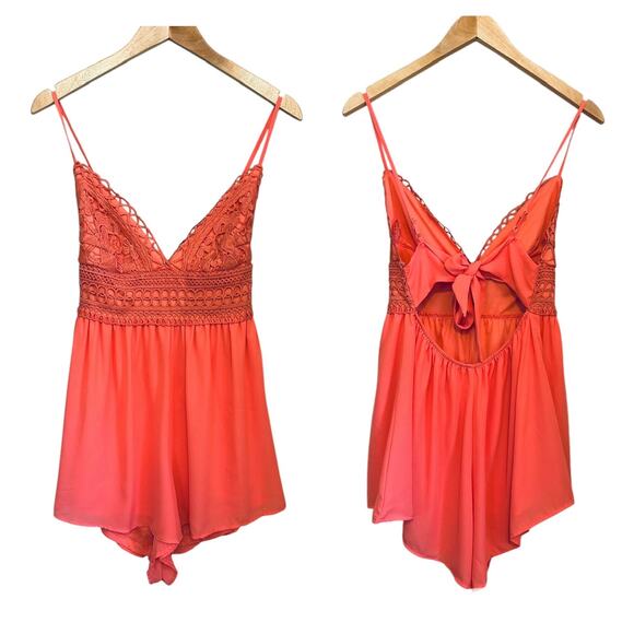 IRIS Silky Coral Lace Spaghetti Strap Open Back Bow Shorts Romper Juniors Large - Picture 1 of 7